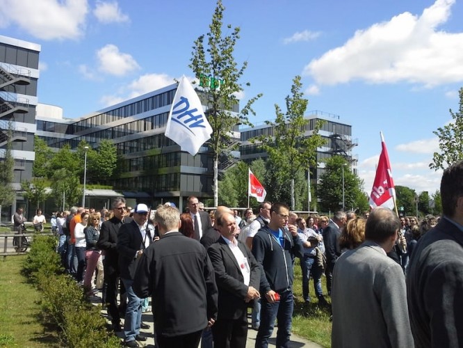 Aktive Mittagspause gegen Stellenabbau bei der Talanx Deutschland in Hannover 2016