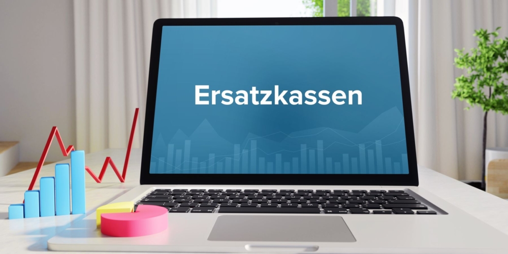Ersatzkassen – Business/Statistik. Laptop im Büro mit Begriff